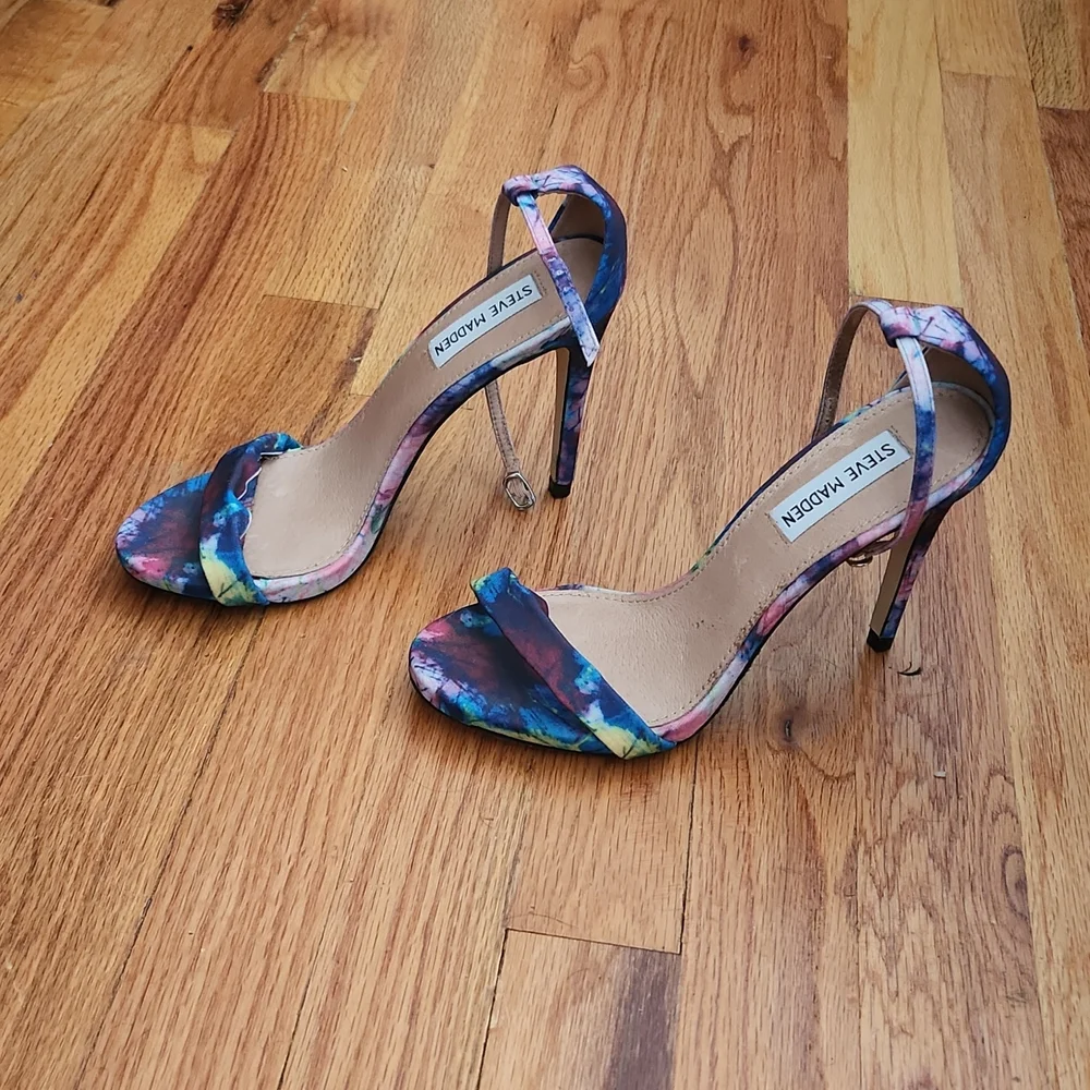 Steve Madden Tie Dye Pumps - Picture 3 of 6